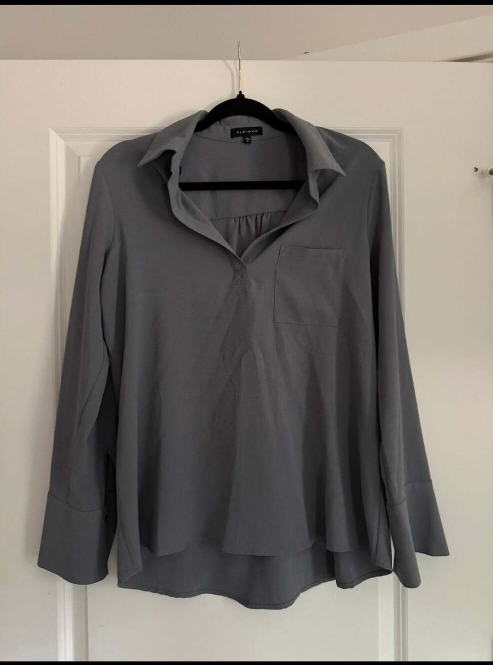 Pleione Gray Collared V-Neck Pocket Pullover Blouse